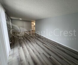 320NEC in College Place, WA - Building Photo - Building Photo