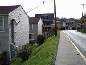 454 Stewart St in Morgantown, WV - Building Photo - Building Photo