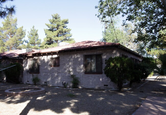 401-415 S 13th St in Las Vegas, NV - Foto de edificio - Building Photo