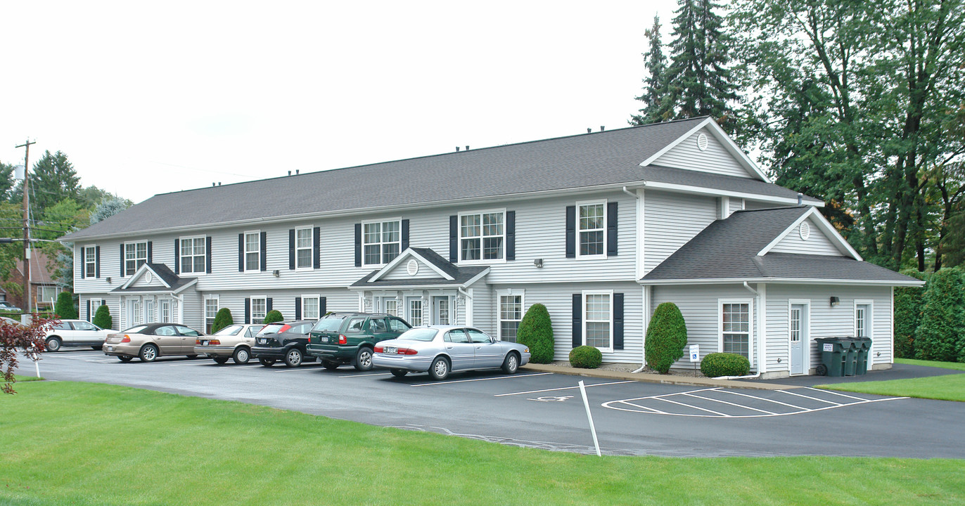 2100 Curry Rd in Schenectady, NY - Building Photo