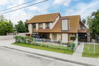 12122 Ferris Rd in El Monte, CA - Foto de edificio - Building Photo