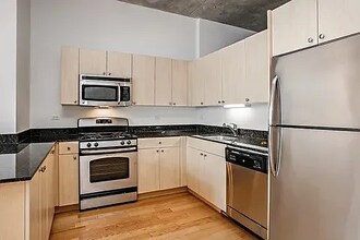 235 W Van Buren St, Unit 1410 in Chicago, IL - Building Photo - Building Photo