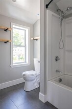 13 Livingston Pl in Middletown, RI - Building Photo - Building Photo