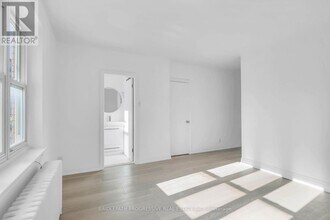 894 Eglinton Ave W in Toronto, ON - Building Photo - Building Photo