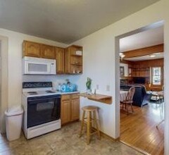 1233 1st St SW in Rochester, MN - Building Photo - Interior Photo