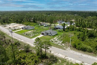 928 Milwaukee Blvd in Lehigh Acres, FL - Building Photo - Building Photo