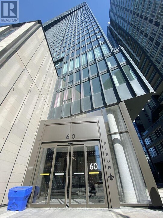 60 Shuter St in Toronto, ON - Building Photo