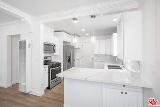 5402 Monroe St in Los Angeles, CA - Building Photo - Building Photo