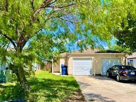 7911 M G Rd in San Antonio, TX - Building Photo