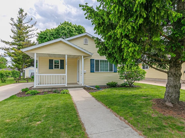 property at 1139 W Hawes Ave