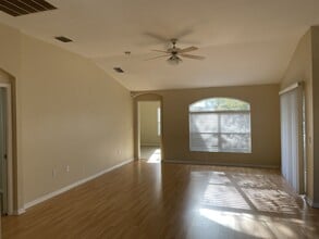 13408 Teaberry Ln in Spring Hill, FL - Foto de edificio - Building Photo