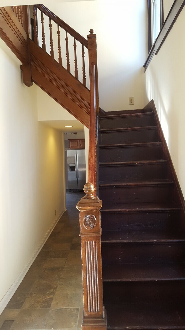 4421 Floral Ave in Cincinnati, OH - Building Photo - Building Photo