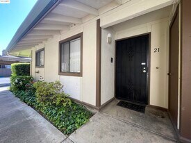 2400 Sunny Ln in Antioch, CA - Building Photo