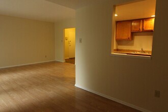 563 S Trenton Ave in Pittsburgh, PA - Building Photo - Building Photo
