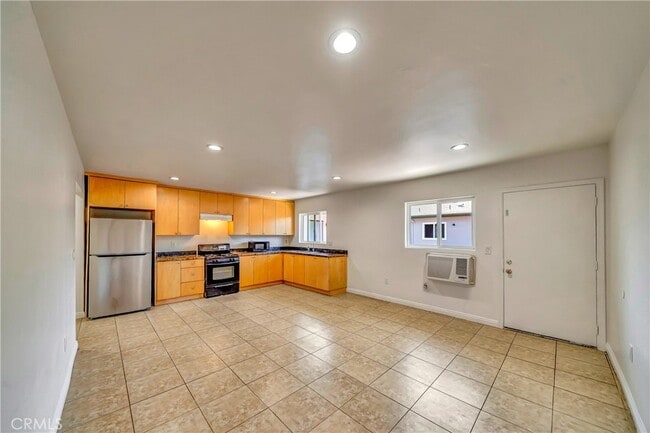 6735 Elmer Ave in Los Angeles, CA - Building Photo - Building Photo