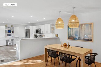 197 Treescape Dr in East Hampton, NY - Foto de edificio - Building Photo