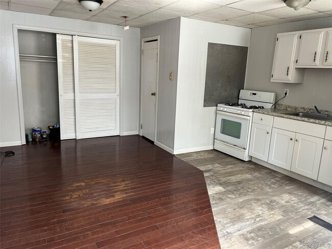 162 Jersey Ave in Port Jervis, NY - Building Photo - Building Photo