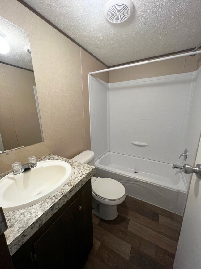 1000 Maple Hls Pk in Cross Lanes, WV - Building Photo - Building Photo