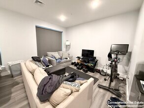 40 B St, Unit 2F in Boston, MA - Building Photo - Building Photo