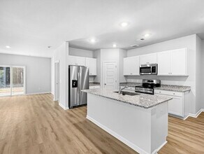 120 Geranium Wy in Bloomingdale, GA - Building Photo - Building Photo