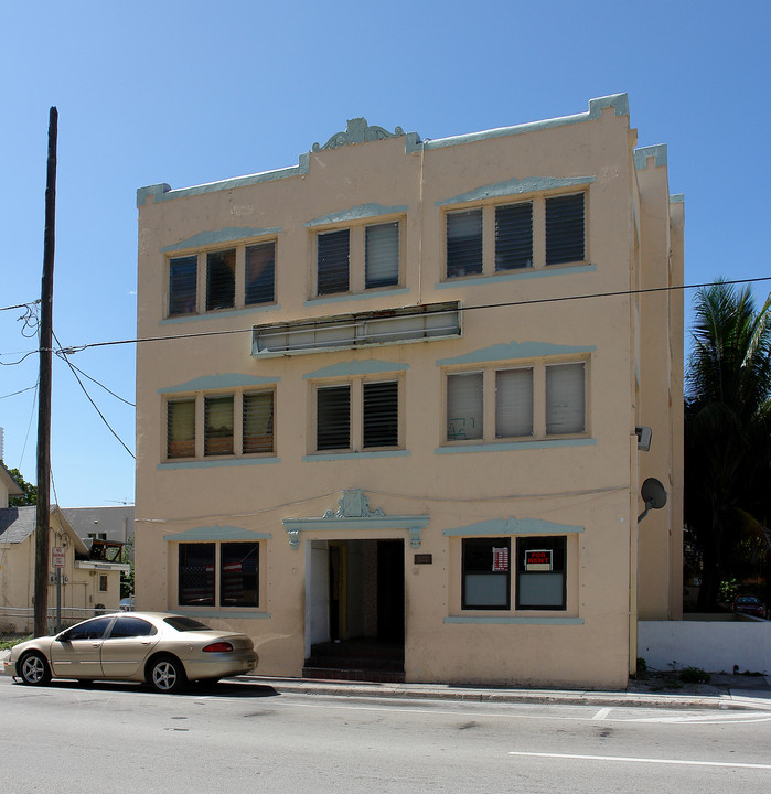 520 SW 1st St in Miami, FL - Foto de edificio