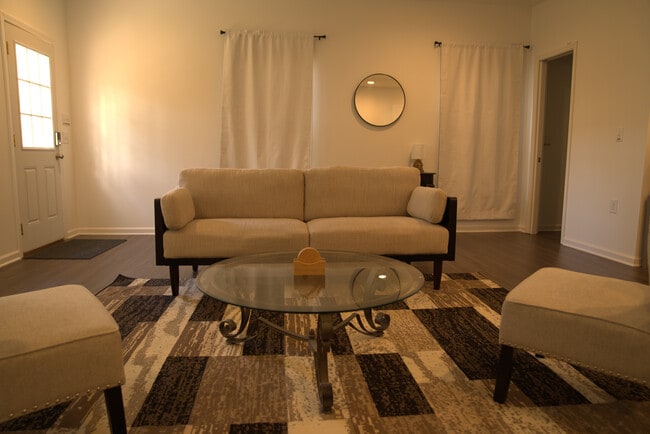 3100 Dogwood Dr in Raleigh, NC - Foto de edificio - Building Photo