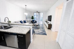 8730 N Sherman Cir in Miramar, FL - Building Photo