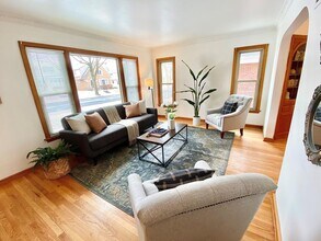 2787 N Sholes Ave in Milwaukee, WI - Building Photo - Building Photo