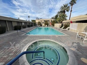423 Bradshaw E Ln in Palm Springs, CA - Building Photo - Building Photo