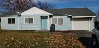 1100 Arnold Dr in Moses Lake, WA - Building Photo