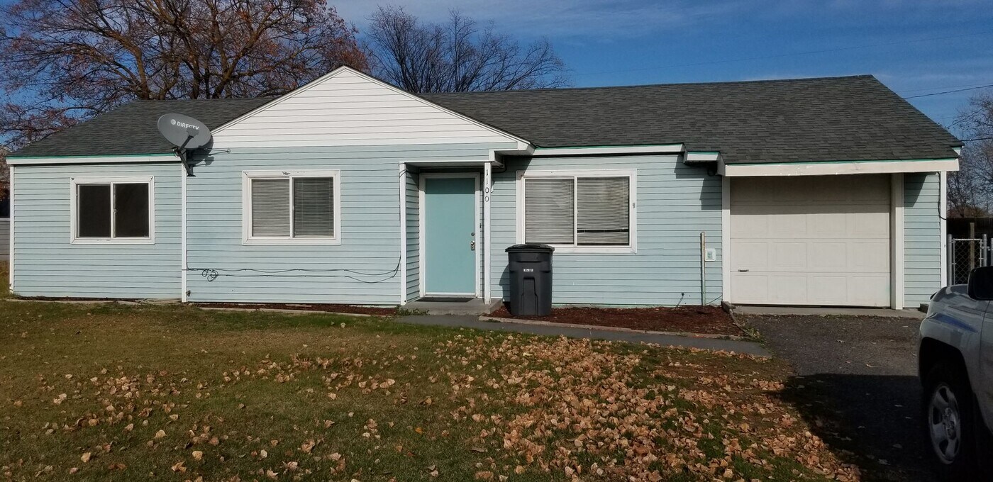 1100 Arnold Dr in Moses Lake, WA - Building Photo