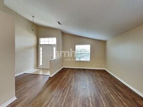 1110 Bluegrass Dr in Groveland, FL - Foto de edificio - Building Photo