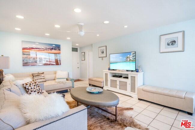 22548 Pacific Coast Hwy-Unit -207 in Malibu, CA - Building Photo - Building Photo