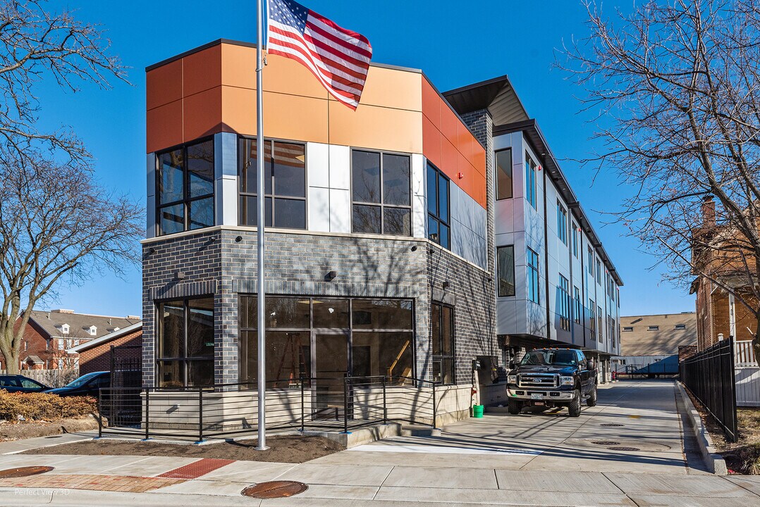 8163 Lincoln Ave in Skokie, IL - Foto de edificio