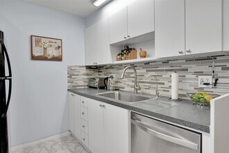 4302 Martinique Cir, Unit E2 in Coconut Creek, FL - Building Photo - Building Photo