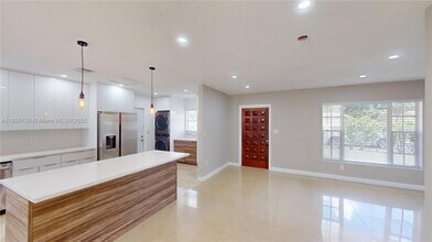 3354 NW 181st St in Miami Gardens, FL - Building Photo - Building Photo