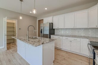 27429 E Oak Vw Dr in Lone Jack, MO - Building Photo - Building Photo