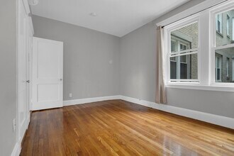 324 Summit Ave, Unit #302 in Boston, MA - Foto de edificio - Building Photo