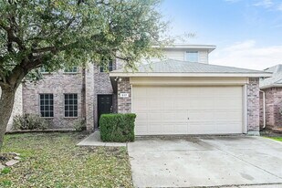 517 Creekbend St, Unit r3 in Crowley, TX - Building Photo