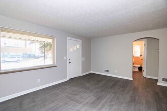 855 Academy Ave in Cincinnati, OH - Building Photo - Building Photo