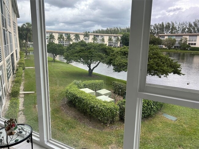 1902 Bermuda Cir in Coconut Creek, FL - Foto de edificio - Building Photo