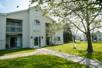 Maplewood Square Apartments in Greenville, MI - Building Photo - Building Photo