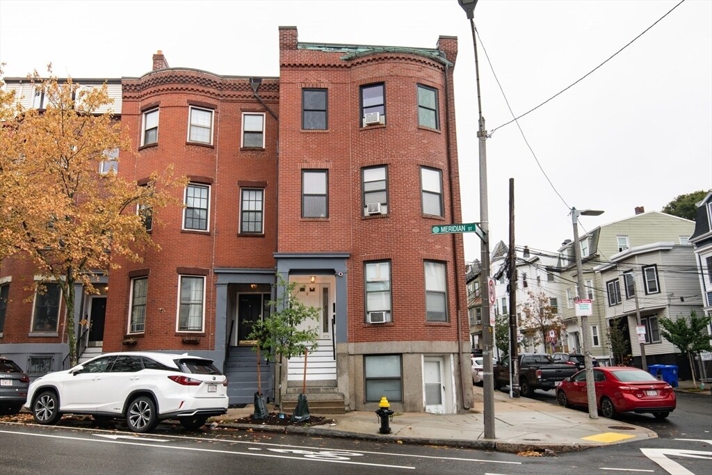 6 Monmouth St in Boston, MA - Building Photo