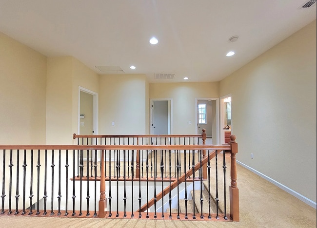 205 Barnhill Dr in Folsom, CA - Foto de edificio - Building Photo