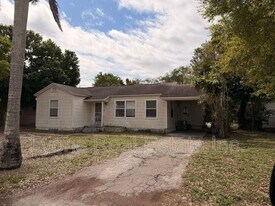 2114 Dora St in Ft. Myers, FL - Building Photo