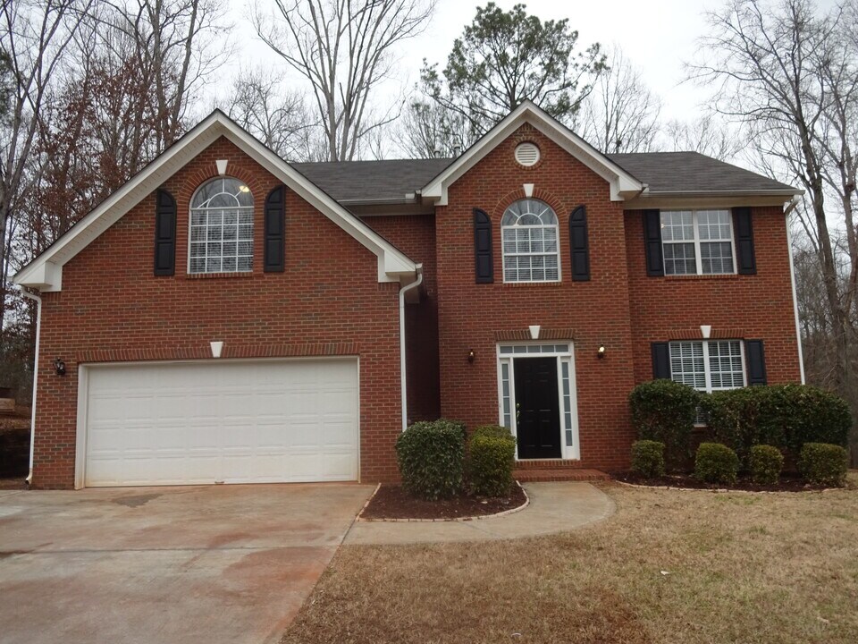 1054 Falls Brooke Dr in Conyers, GA - Building Photo