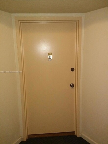 1301 NE Miami Gardens Dr, Unit 602W in Miami, FL - Building Photo - Building Photo