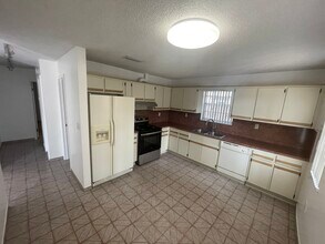 3353 SW 26th St in Miami, FL - Building Photo - Building Photo