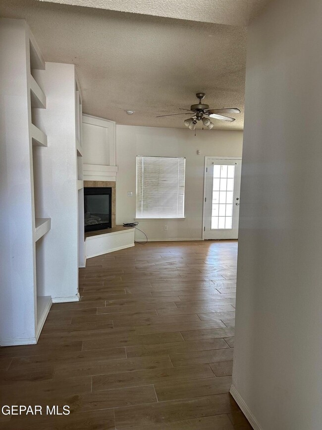 6026 Becca Dr in Santa Teresa, NM - Foto de edificio - Building Photo