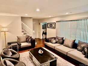 13 Colonial Rd in Scarsdale, NY - Building Photo - Building Photo